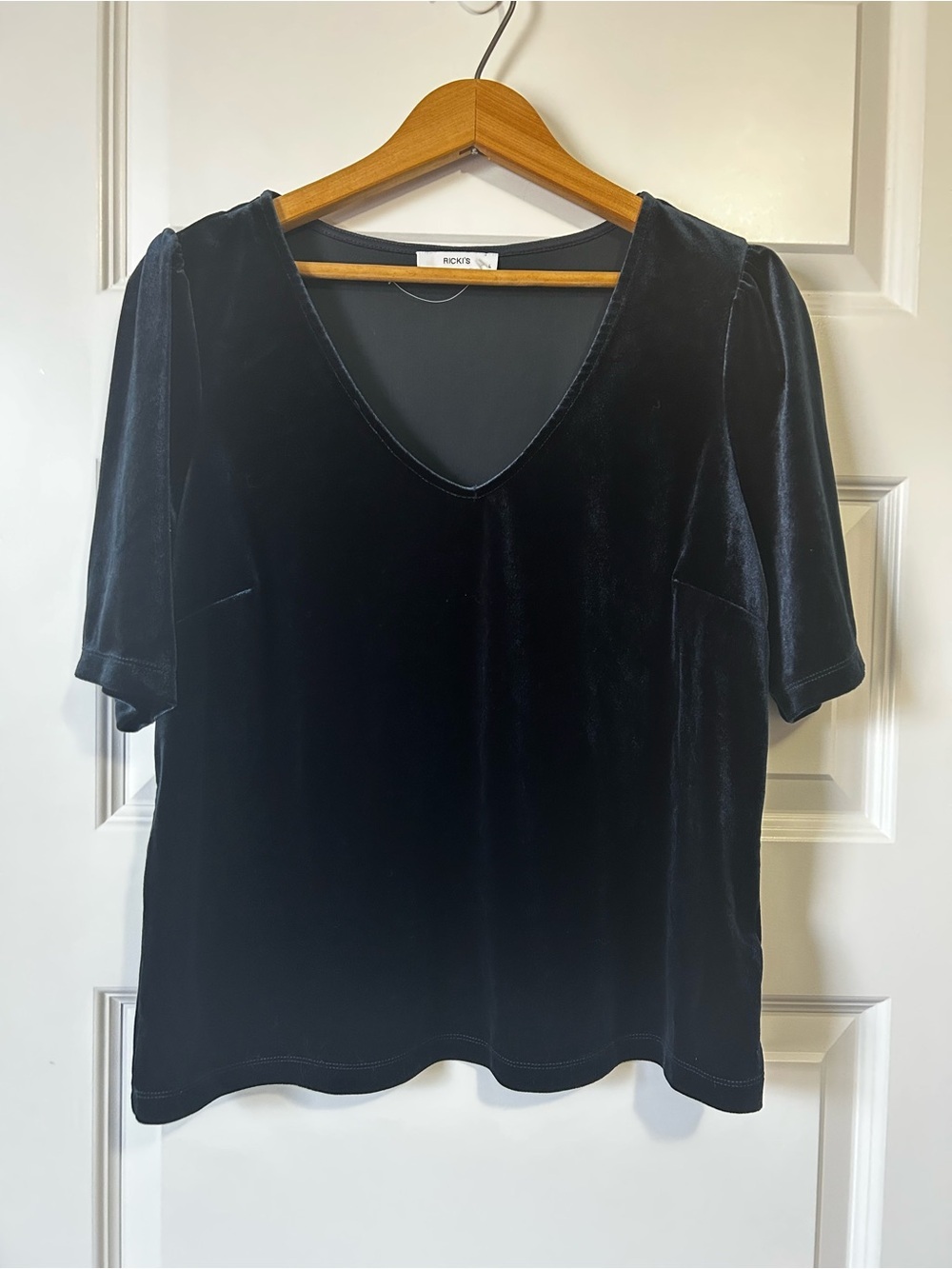 Velvet V-Neck Short Sleeve Top in Navy
